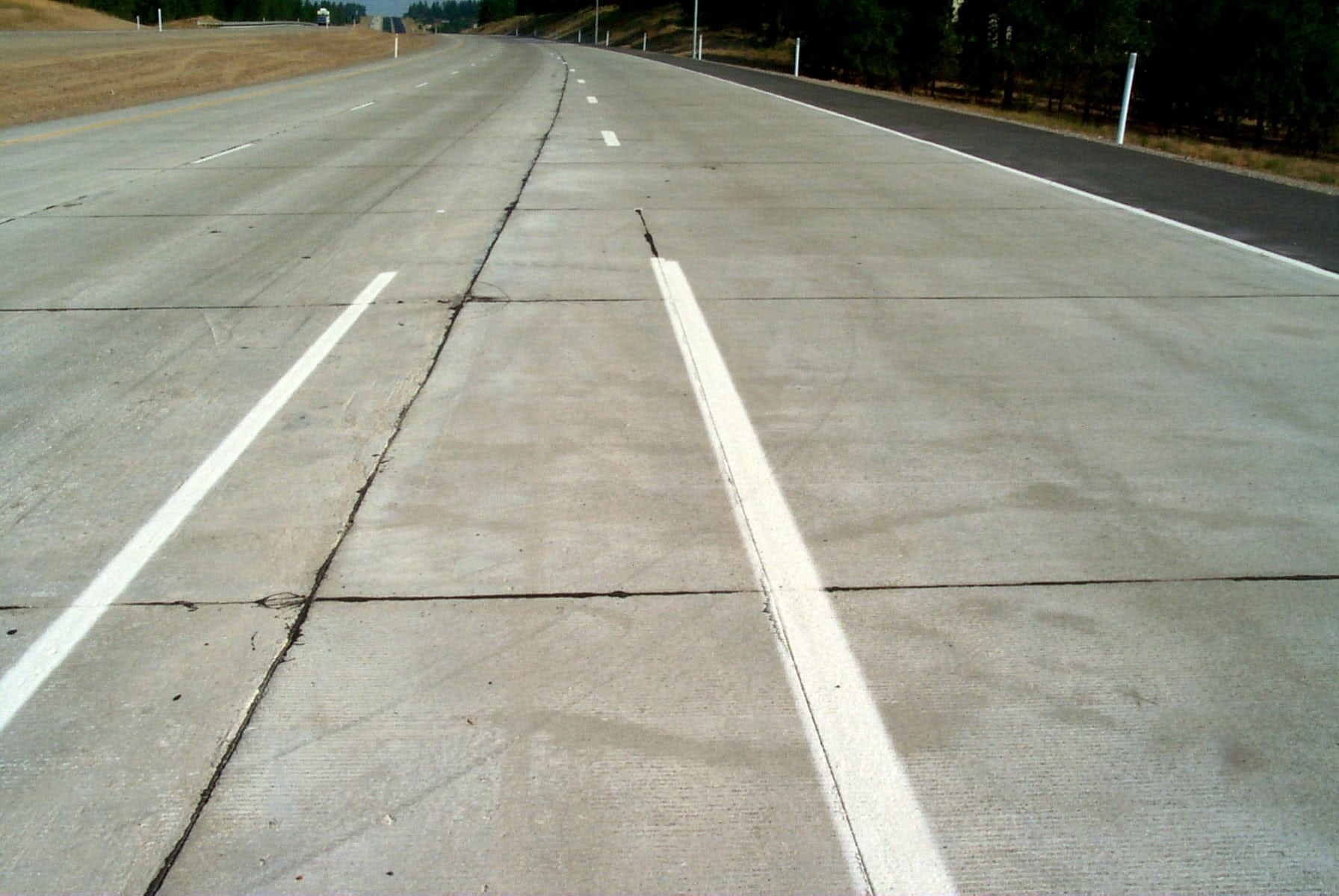 Бетонное покрытие дороги. Бетонные автомагистрали. Бетон дороги. Цементно бетонное покрытие дороги. Американские дороги из бетона.